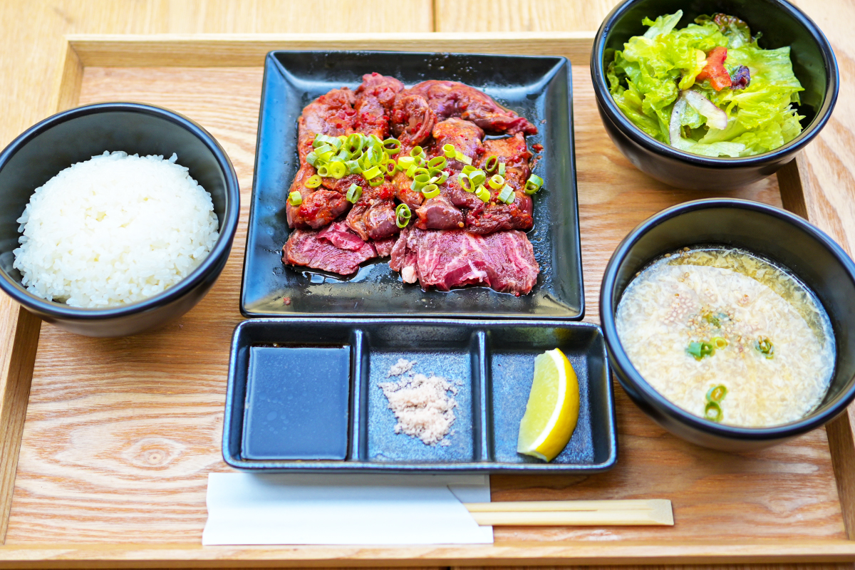HAYA江ノ島店のたれ漬けハラミランチ