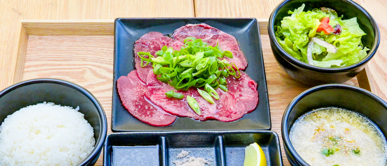 片瀬江ノ島駅から徒歩30秒の好立地に位置するHAYA江ノ島店で焼肉ランチ