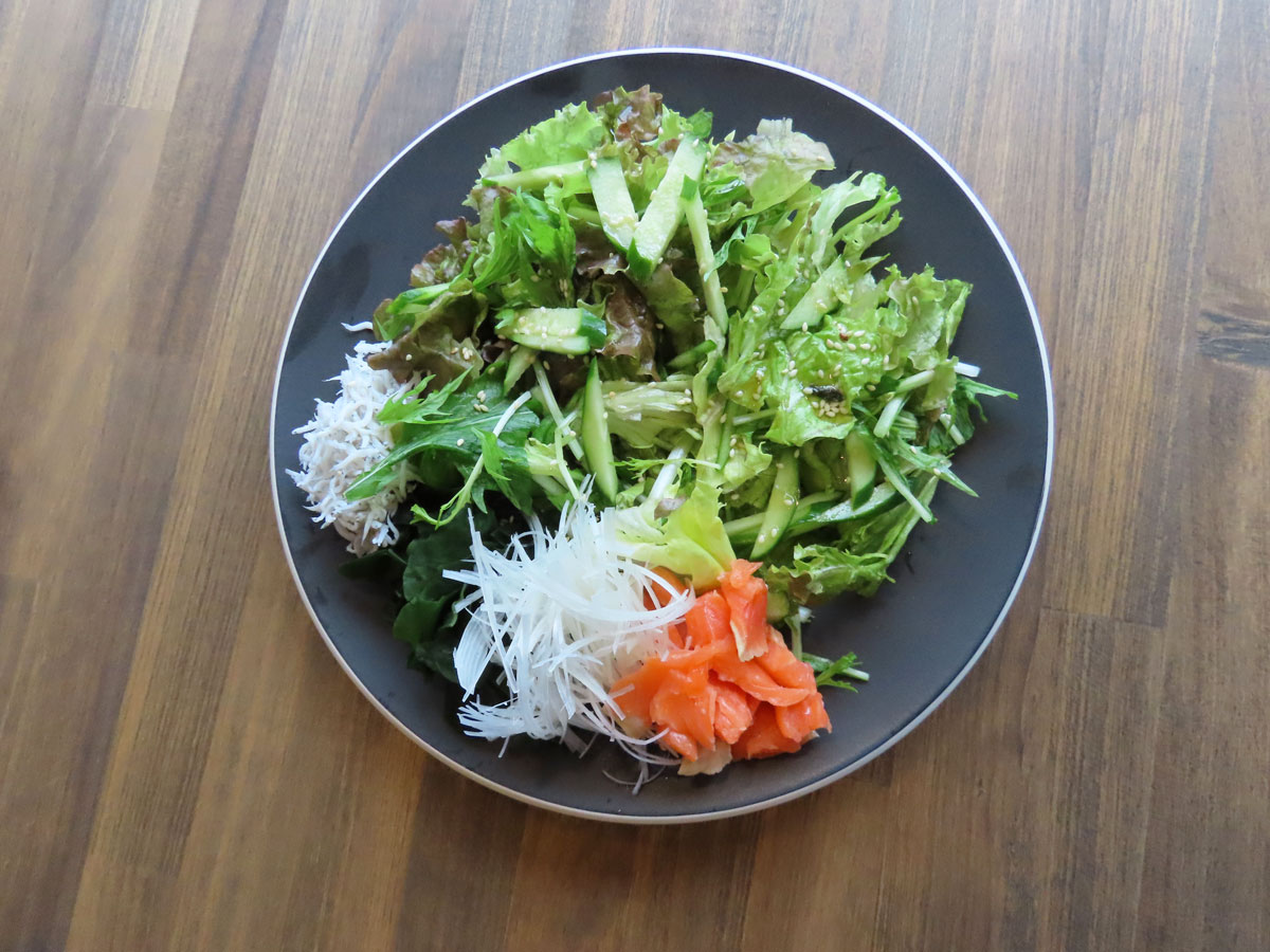 サーモンしらすチョレギサラダ